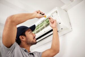 hvac expert fixing frozen ac unit